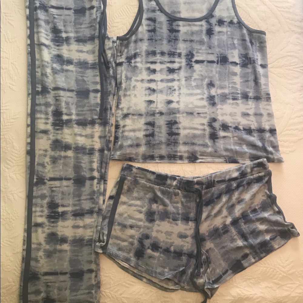 Lucky Brand Pajamas 4 Piece Ladies Medium Tie Dye. Preowned. Washed but not worn